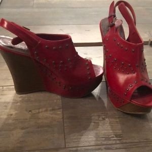 Stunning red wedges